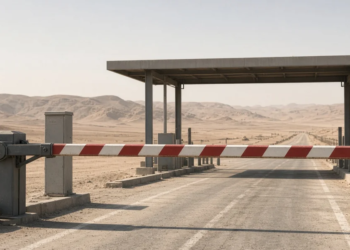 A closed desert border crossing with the barrier down after Iraq shut Shalamcheh.