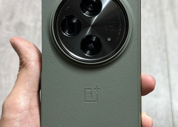 Generic foldable smartphone concept on a dark surface; illustrative device imagery, not an official Apple product photo.