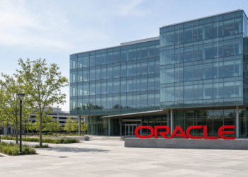 Red Oracle monument wordmark on a glass HQ plaza — the letters read ORACLE.