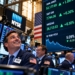 Wall Street Reverses Early AI Selloff as Dow Jumps 1% and Treasury Yields Retreat